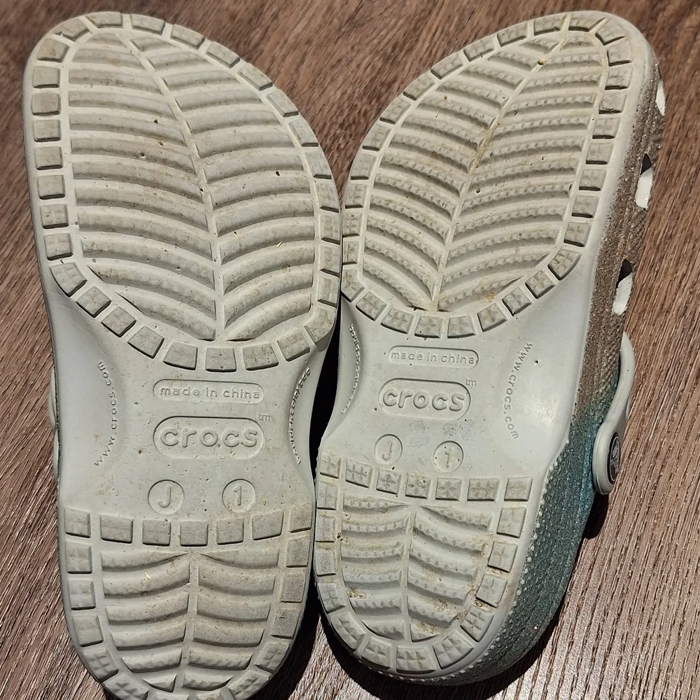 Crocs Iridescent Glitter Blue To Silver With Charms Sz 1